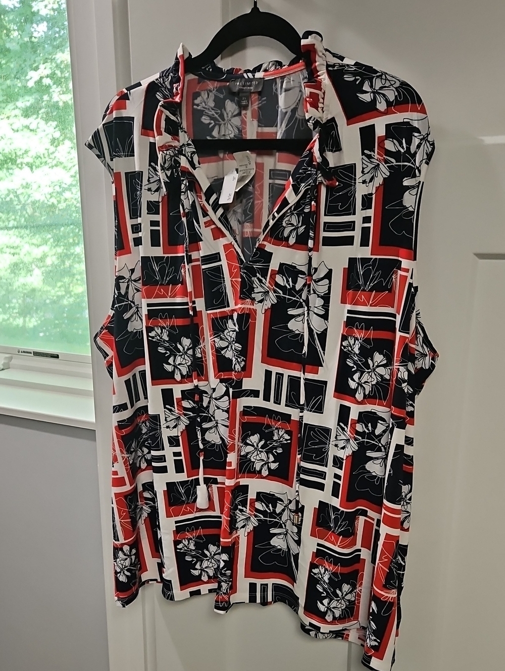 The Limited Sleeveless V-Neck Tank Top - Black, White & Red Print